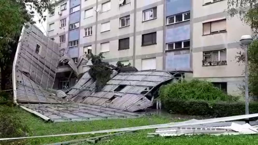 Ogromna krovna konstrukcija pala na tlo u Zagrebu (Foto: Dnevnik.hr)