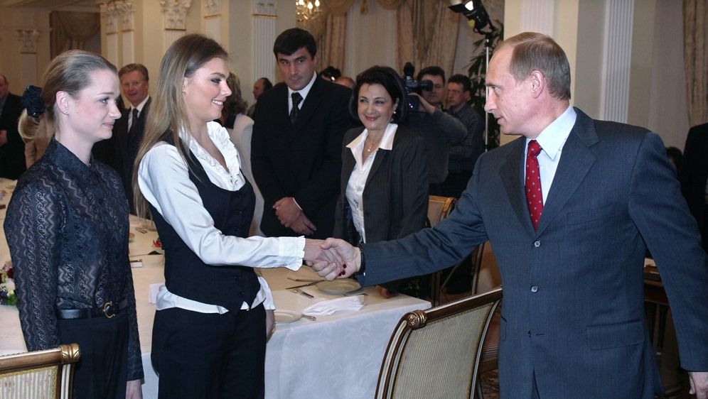 Vladimir Putin i Alina Kabajeva (Foto: AFP)
