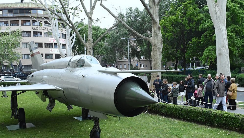 Brojni građani došli vidjeti Perešinov MiG (Foto: MORH) - 1