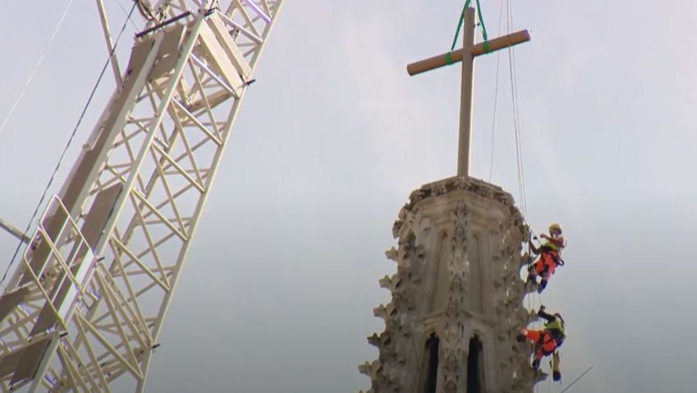 Postavljanje križa na Zagrebačku katedralu - 7