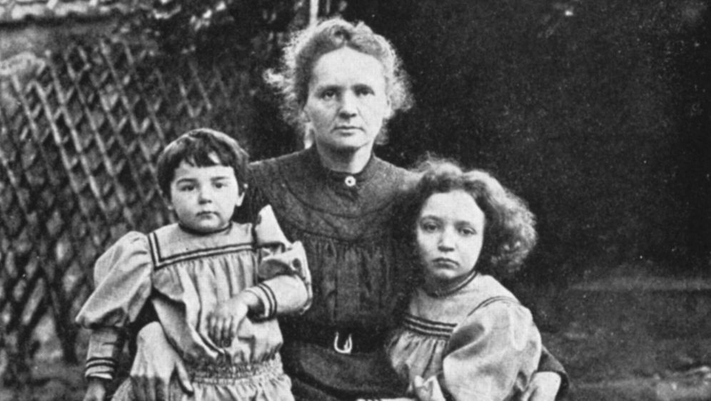 Marie Curie sa svojim kćerima