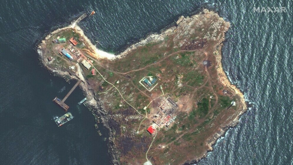 Satelitske snimke Zmijskog otoka, 12. svibnja - 5