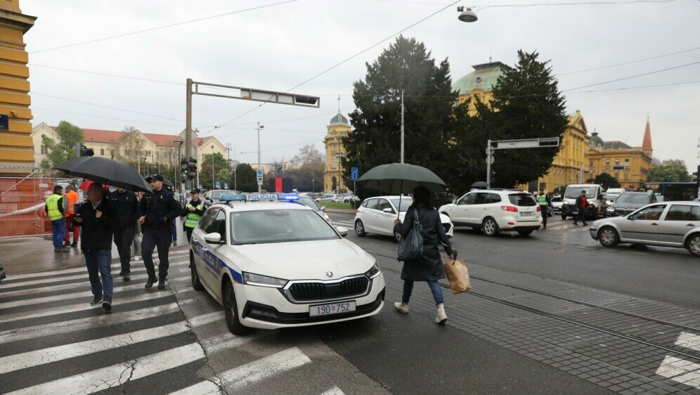 Promet u Zagrebu nakon što je u Klaićevoj pao dio zgrade - 1