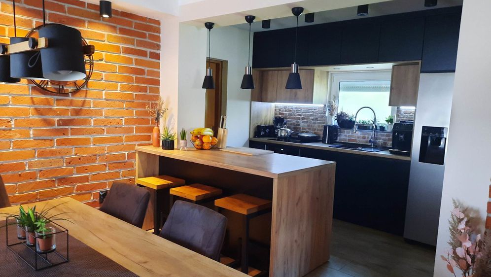 Danijela Novak iz Koprivnice uredila je svoju kuću kao predivan open space s ciglenim zidovima i crnom kuhinjom