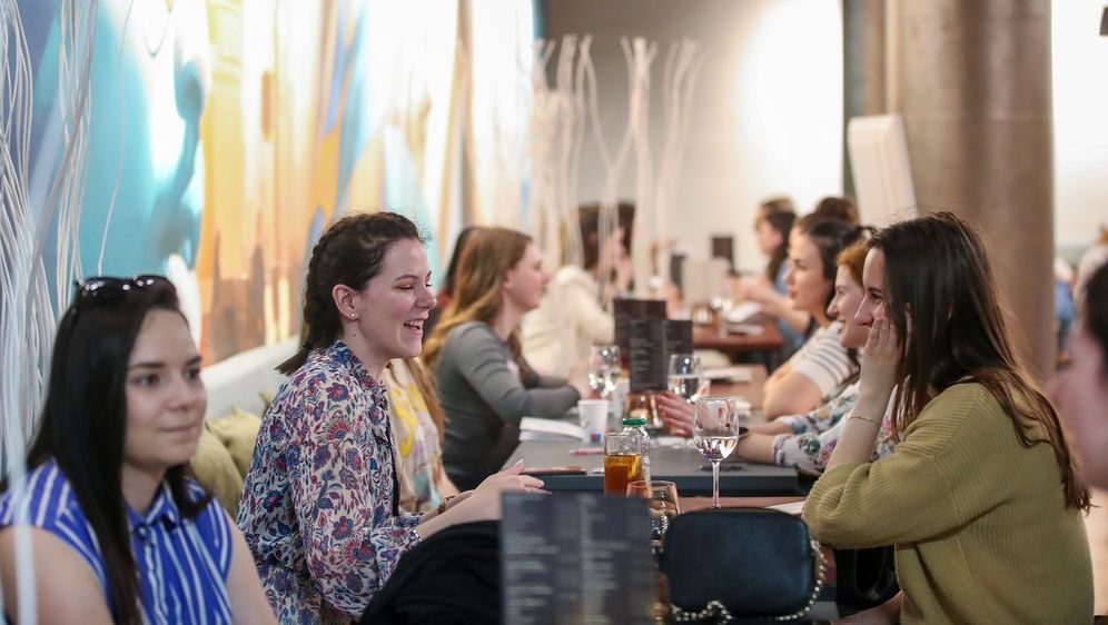 Female Speed Friending