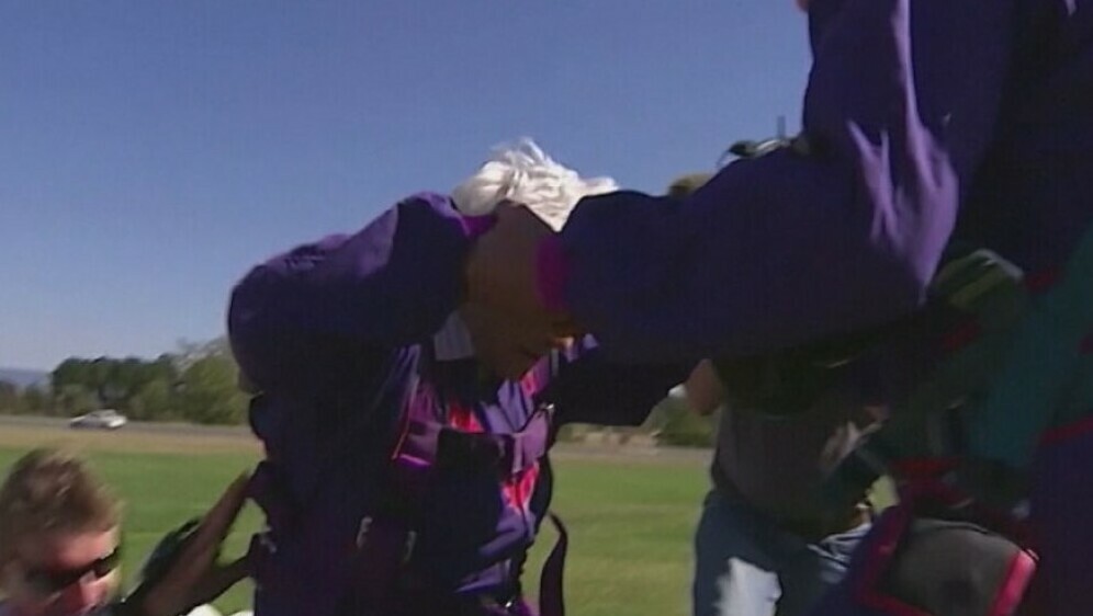 Clare Nowland, ilustracija - 1