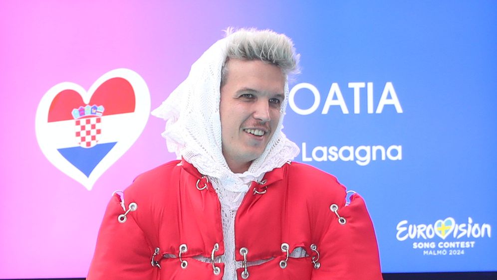 Baby Lasagna na tirkiznom tepihu Eurosonga u kreaciji dizajnerice Antonije Bucić