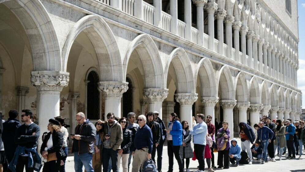 Redovi turista u Veneciji