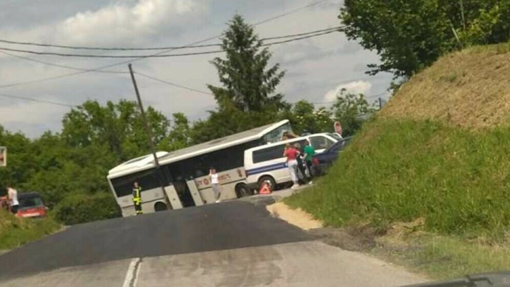Autobus sletio s ceste