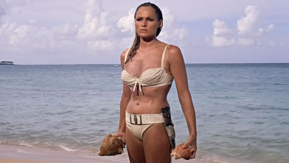 Ursula Andress kao Honey Rider