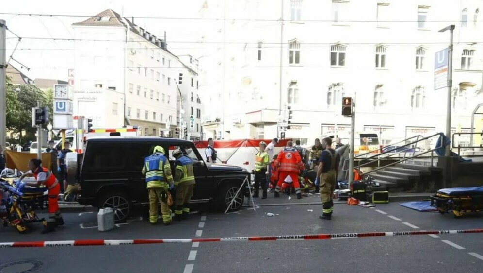 Automobil se zabio u skupinu pješaka u Njemačkoj