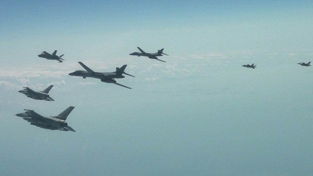 F-16, ilustracija