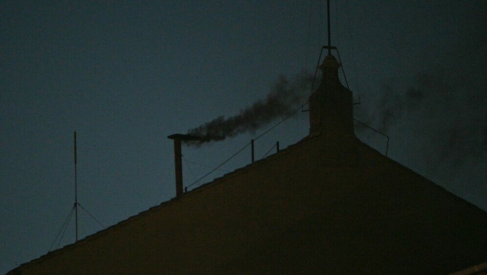 Crni dim iznad Vatikana