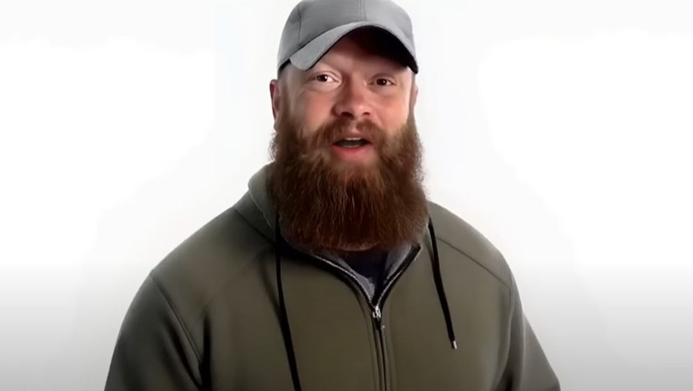 AI generirana verzija Chrisa Pelkeya