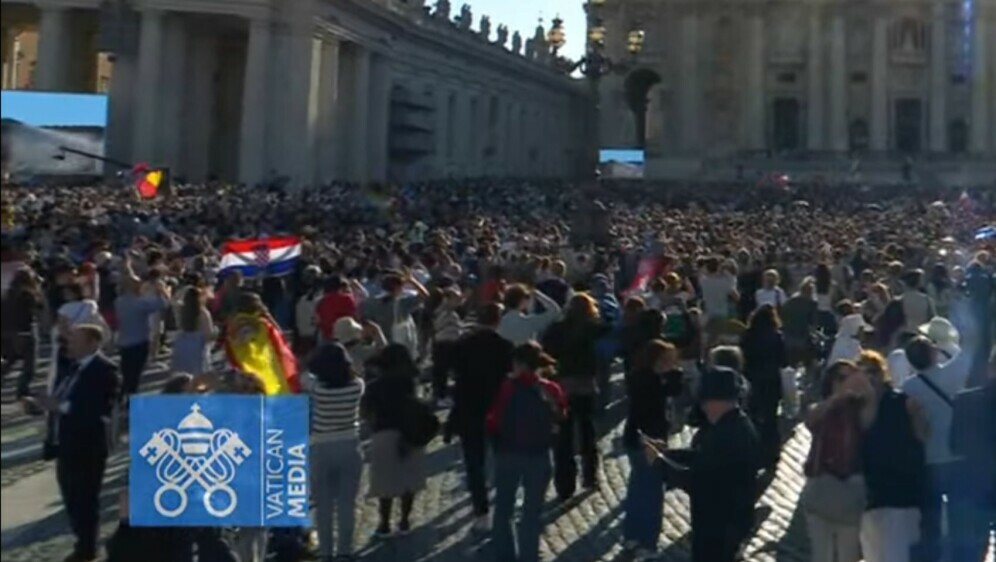Hrvatska zastava na Trgu Svetog Petra - 1