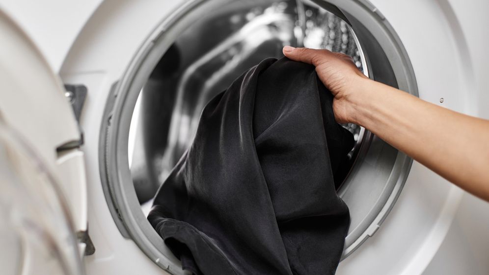 Zašto tamna odjeća miriše slabije?