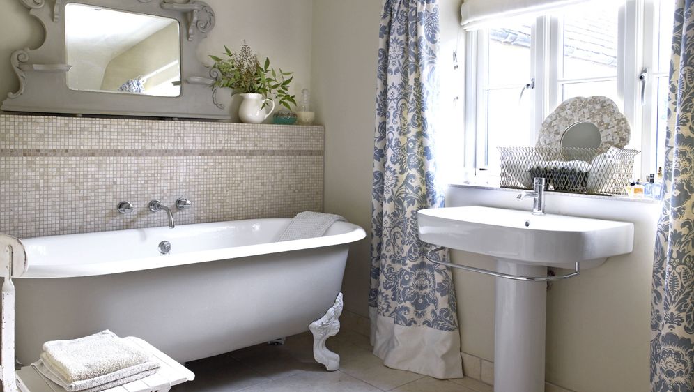 Kupaonice sa zavjesama na prozorima - 8