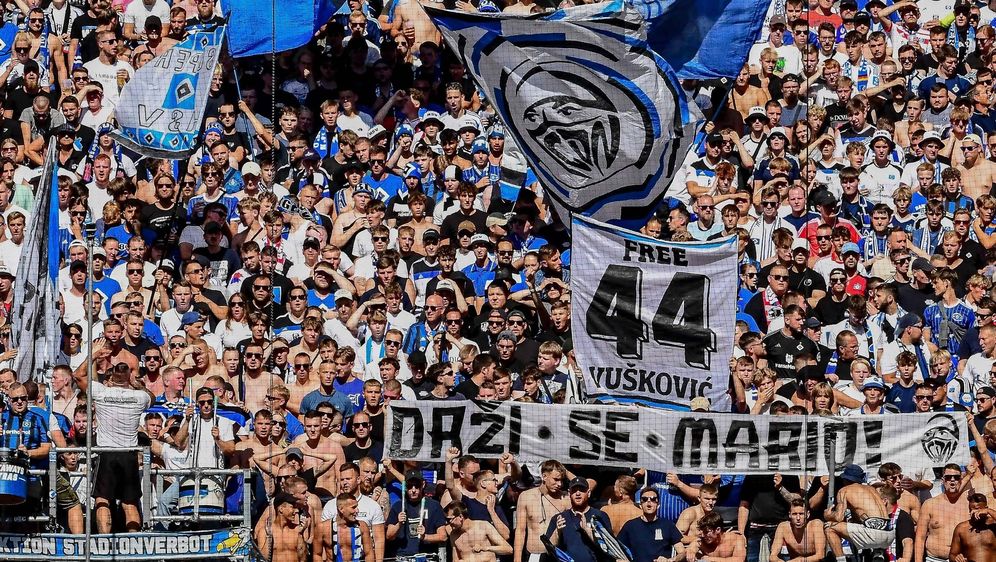 Navijači HSV-a u podršci Mariju Vuškoviću