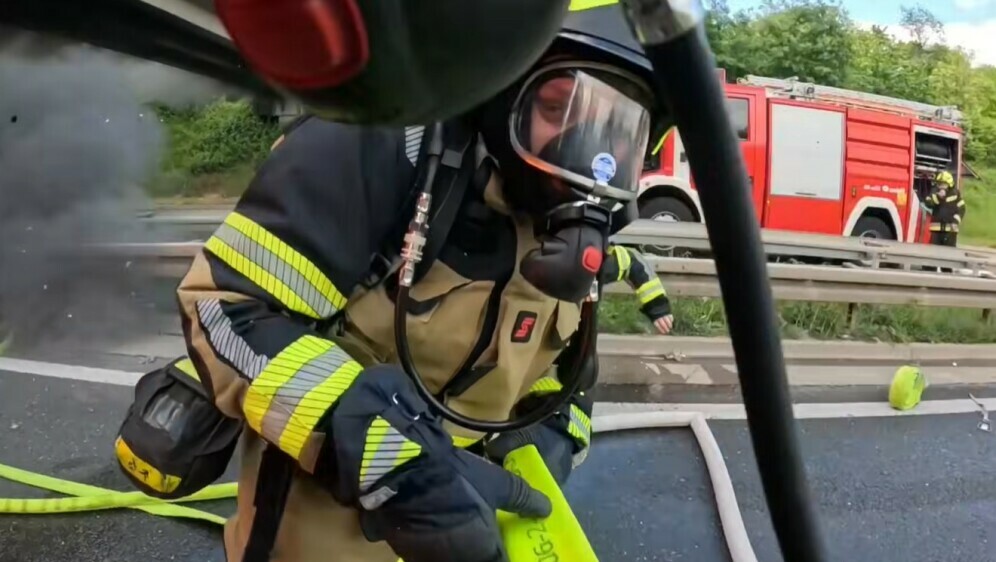 Trenutak eksplozije prilikom gašenja požara