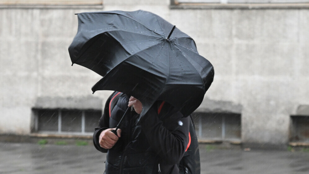 U popodnevnim satima promjena vremena donijela je vjetar i kišu