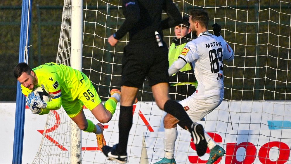 Lovre Rogić na golu Šibenika