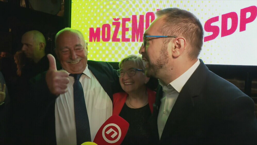 Tomislav Tomašević s roditeljima