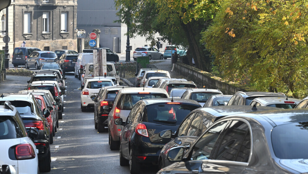 Automobili