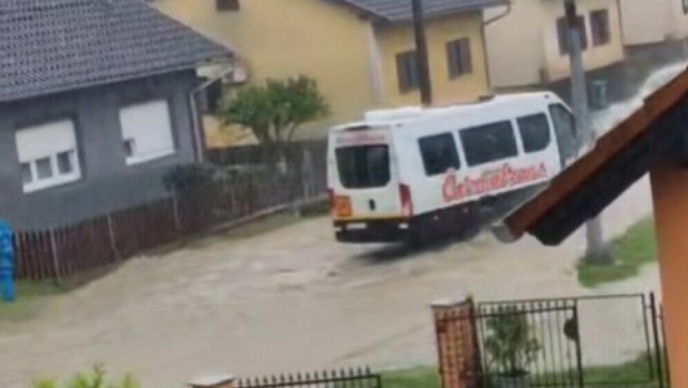 Poplavljena ulica u Petrinji