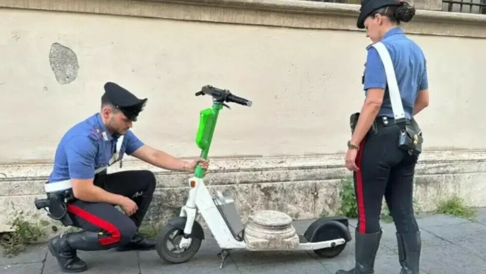 Dio antičkog stupa koji je turist prevozio