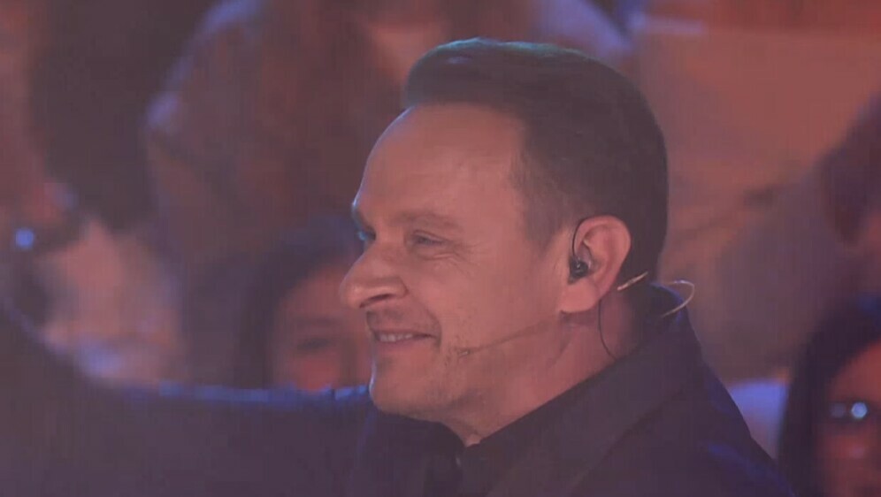 Stela Rade, Enis Bešlagić, Tvoje lice zvuči poznato