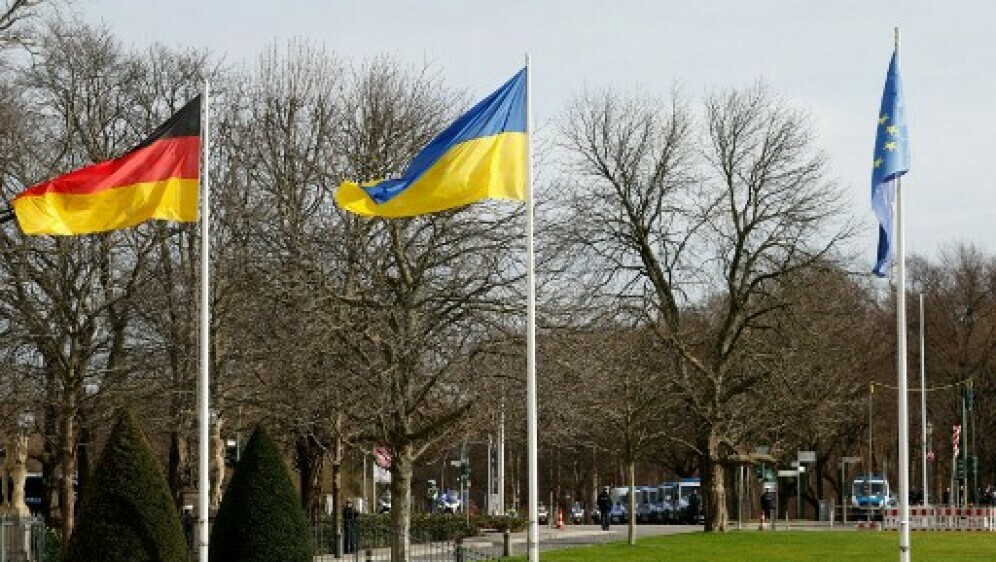 Njemačka, ukrajinska i zastava Europske unije