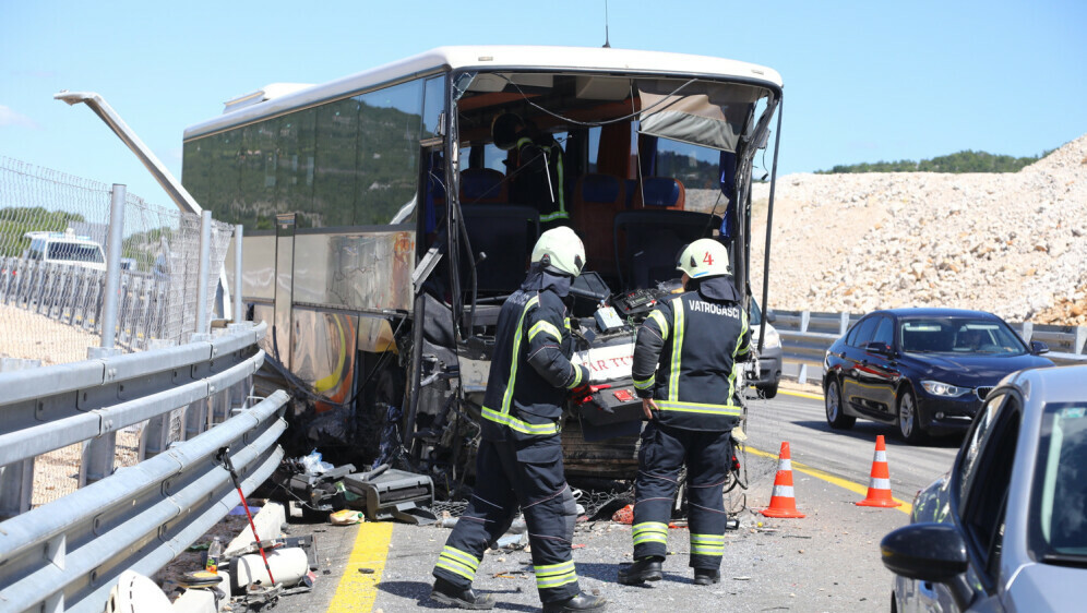 Prometna nesreća u kojoj su na autoputu sudjelovala dva autobusa - 14