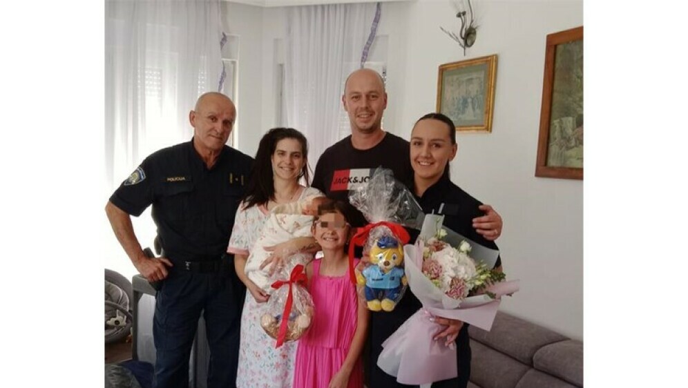 Kaštelanski policajci omogućili trudnici pravovremen dolazak u rodilište - 1