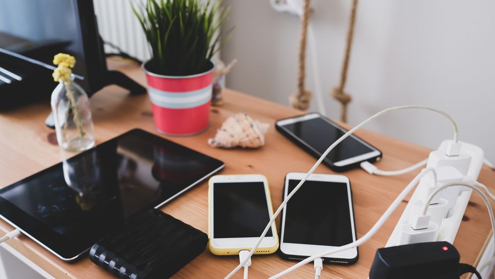 Punjenje pametnih telefona, ilustracija