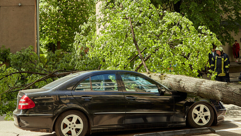 Pad stabla na automobil, ilustracija