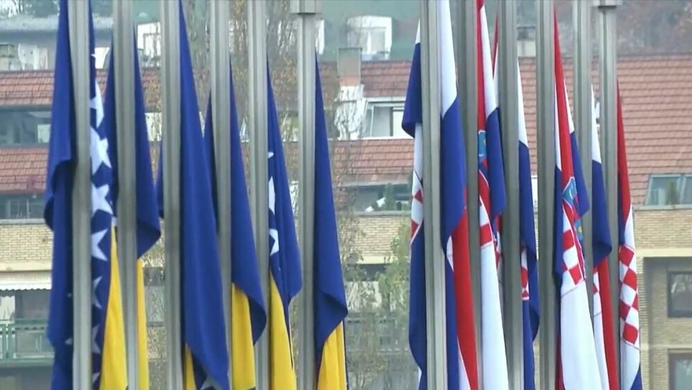 Ne stišavaju se reakcije na optužnice