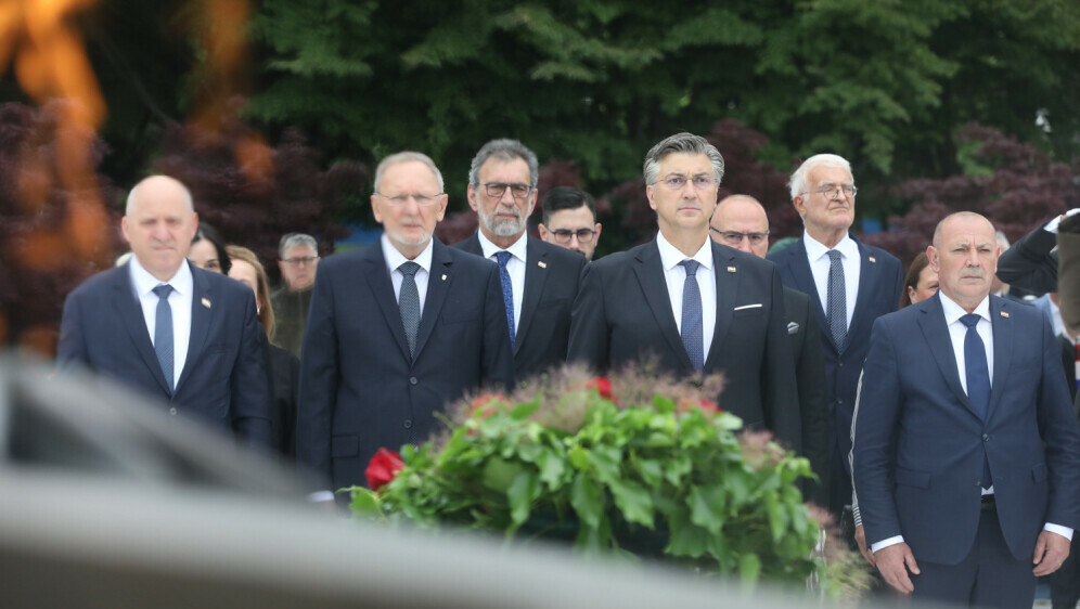 Polaganje vijenaca kod Spomenika domovini