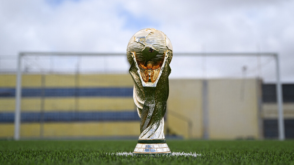 Replika FIFA-inog trofeja u Curacau