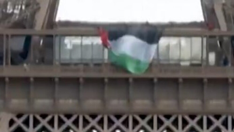 Aktivisti razvili palestinsku zastavu u Parizu