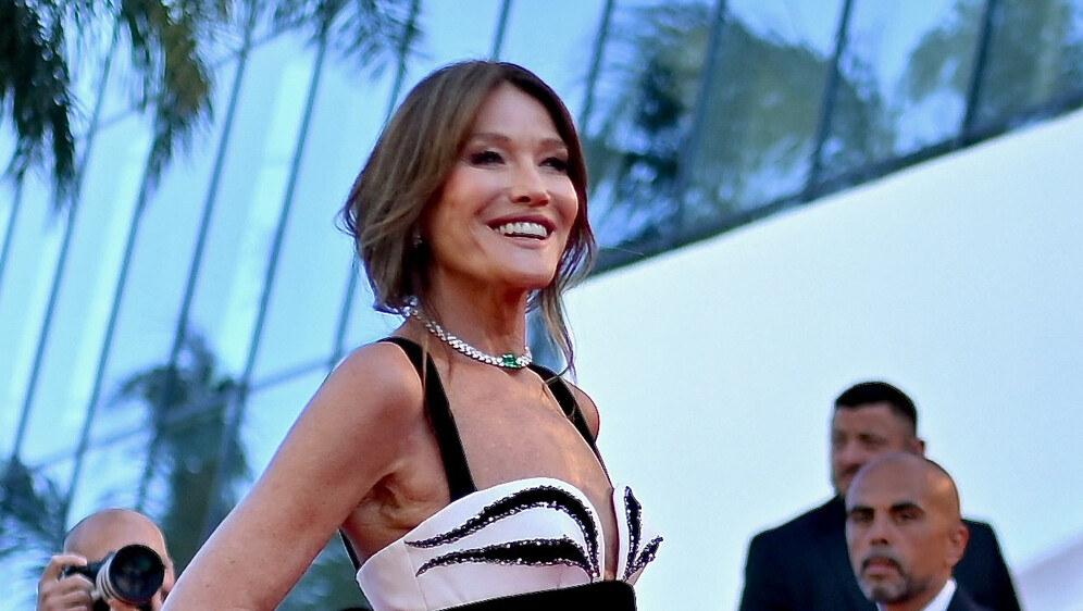 Carla Bruni u haljini modne kuće Roberto Cavalli na Filmskom festivalu u Cannesu - 5