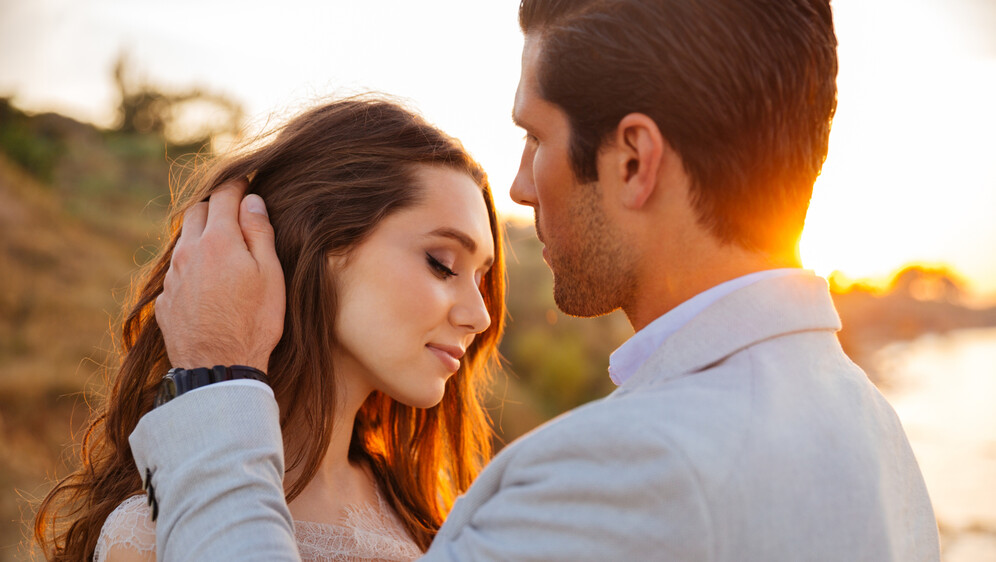 Close,Up,Portrait,Of,A,Beautiful,Married,Couple,At,The