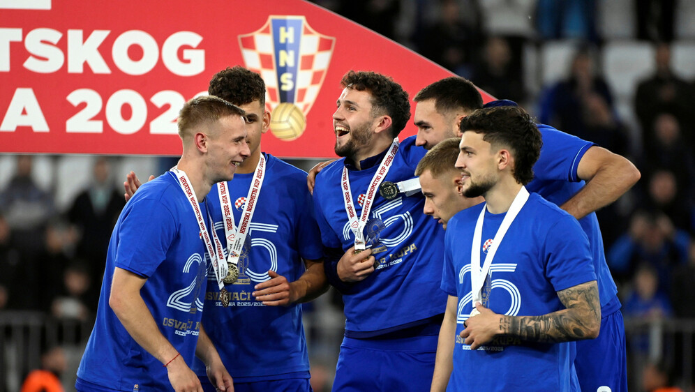 Igrači Dinama s medaljama