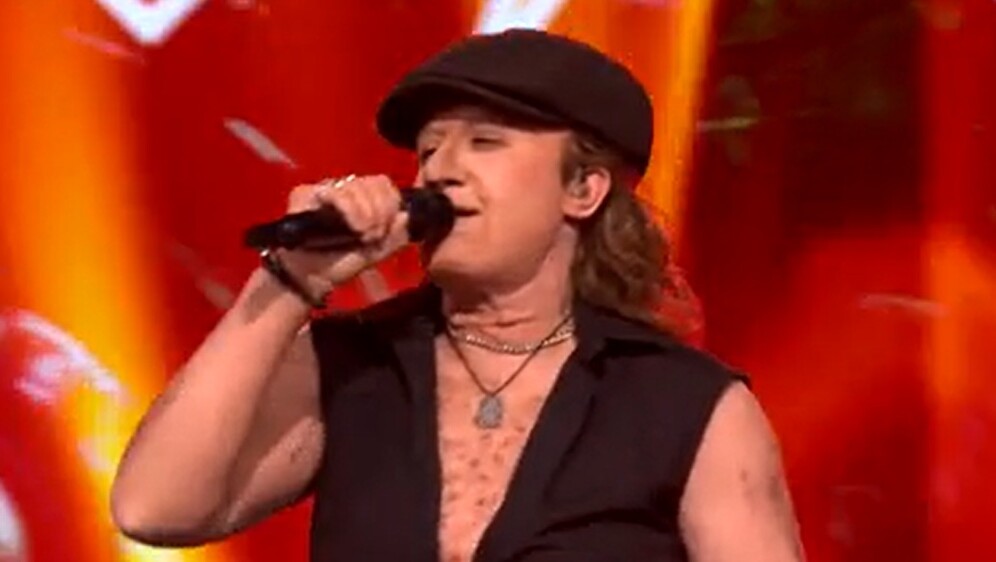 Iva Ajduković kao AC/DC