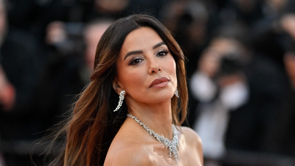 Eva Longoria u Cannesu 2026. u bijelom izdanju