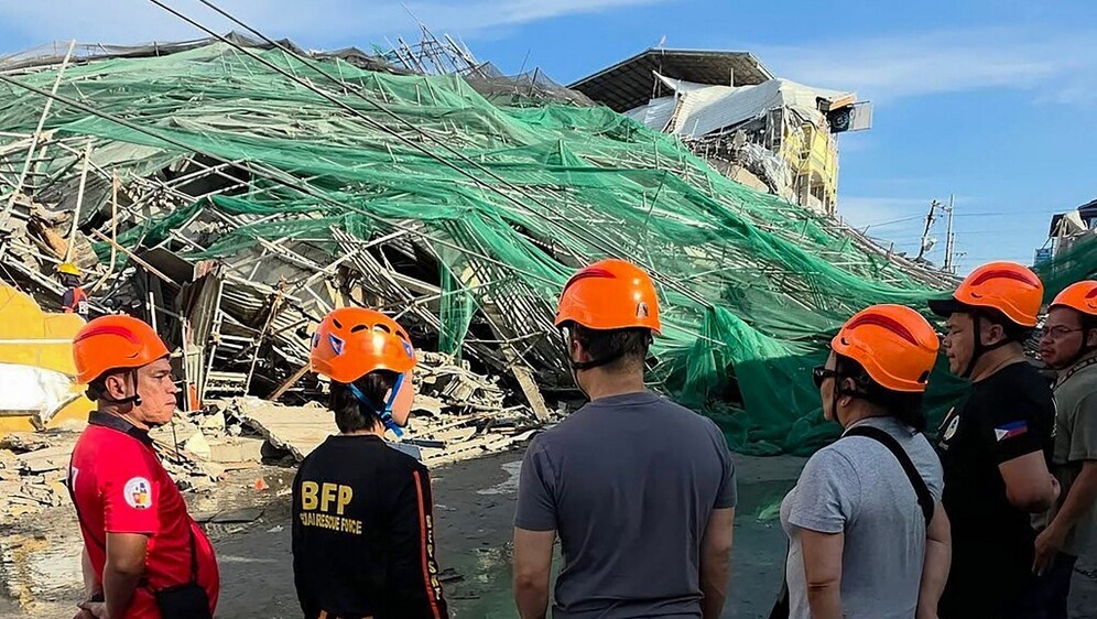 Deseci su ostali zarobljeni nakon urušavanja zgrade na Filipinima.