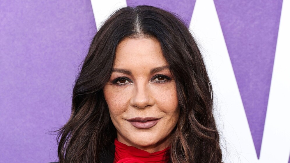 Catherine Zeta-Jones u haljini Magde Butrym u Los Angelesu 2026. - 1