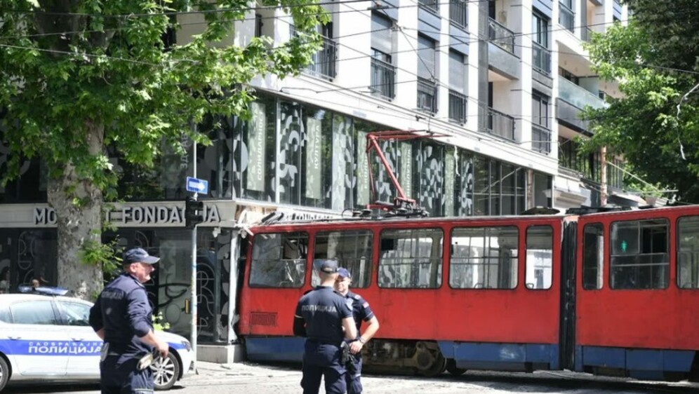Tramvaj se zabio u zgradu