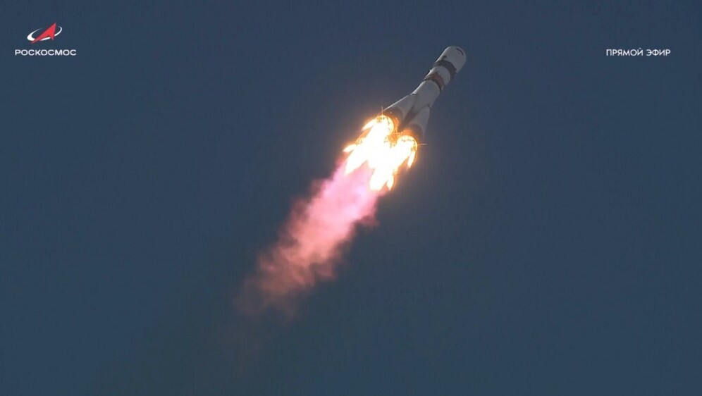 Ruska raketa Sojuz leti prema Zemljinoj orbiti