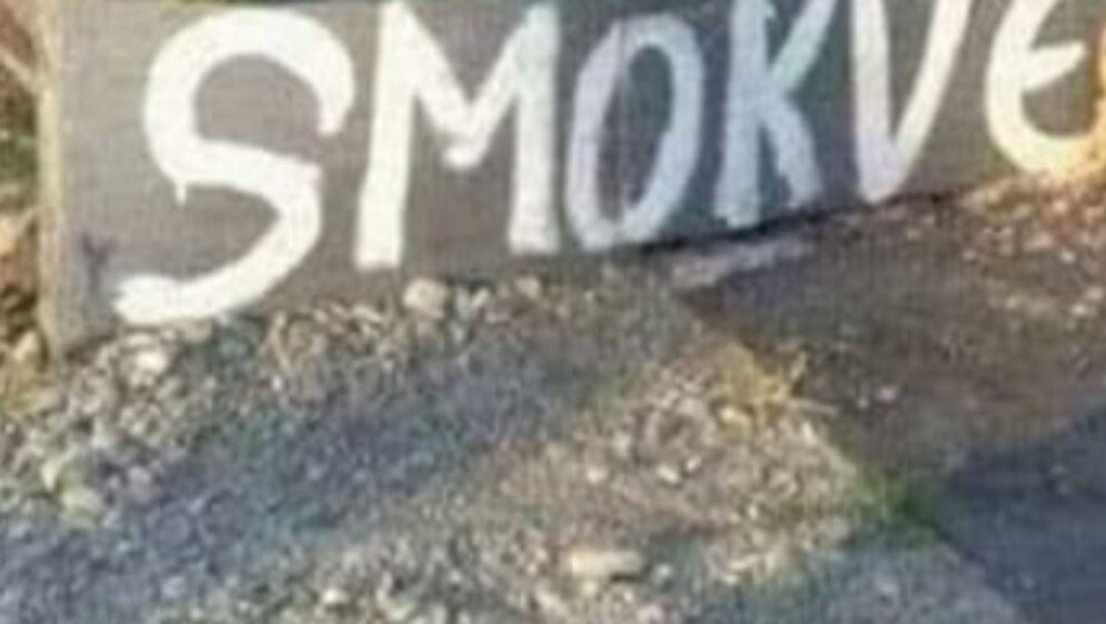 Natpis smokve na štandu za lubenice