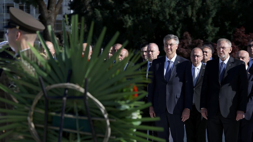 Andrej Plenković i članovi Vlade položili vijence u znak obilježavanja Dana državnosti